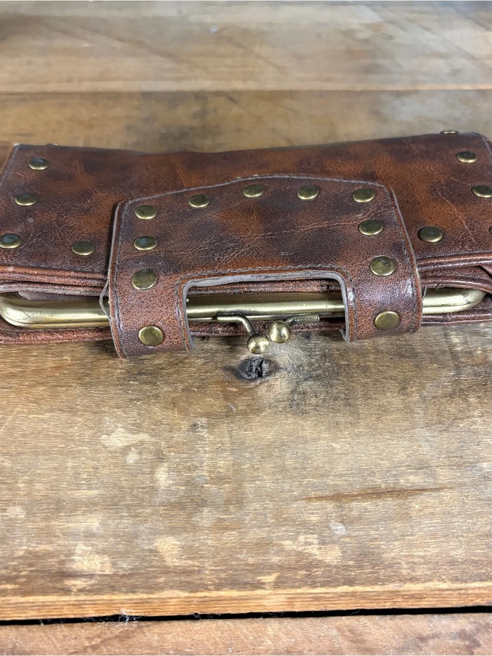 Braciano brown studded